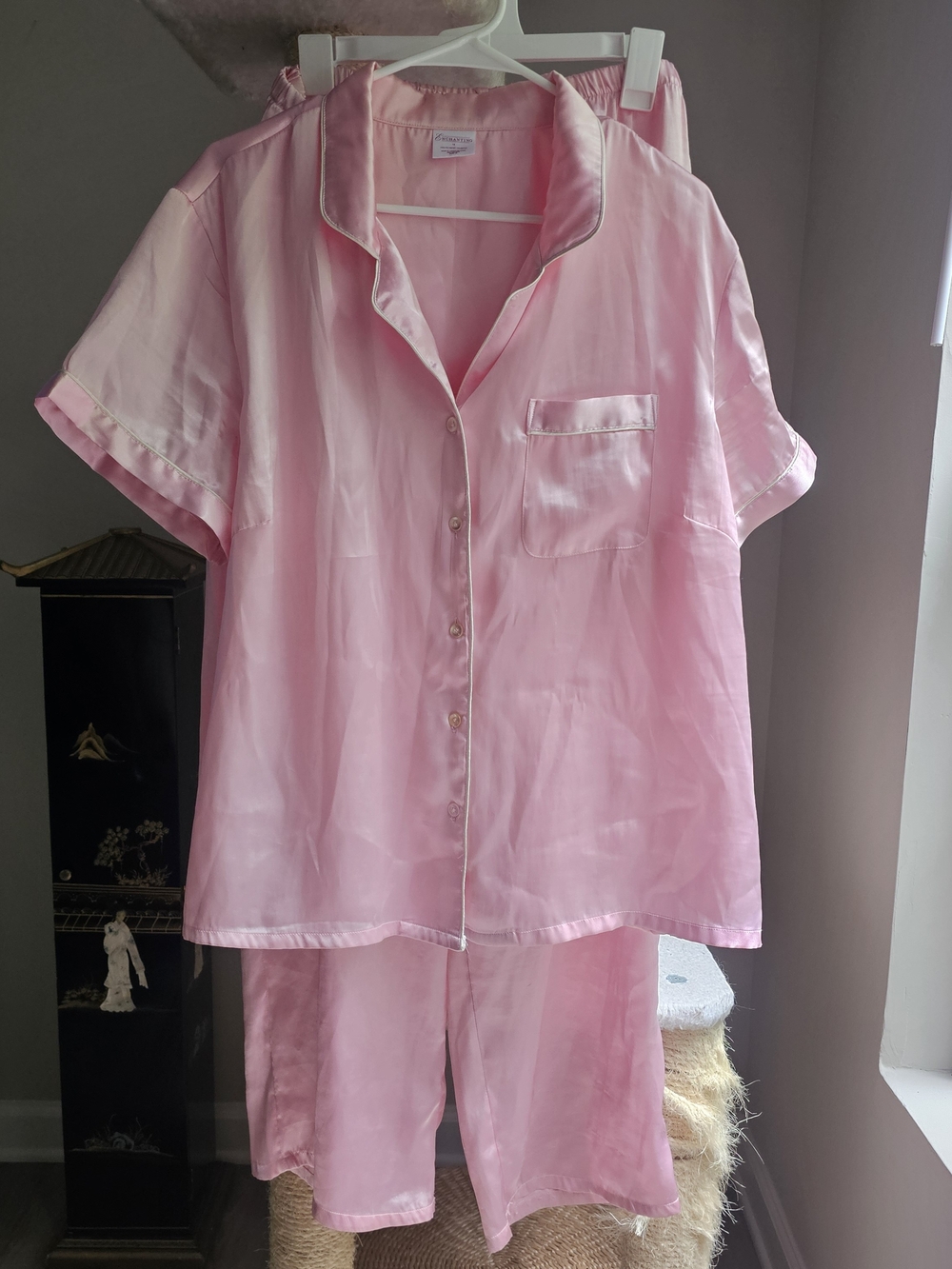 Short-Sleeve Satin Pink Pajama Set with Contrast Piping